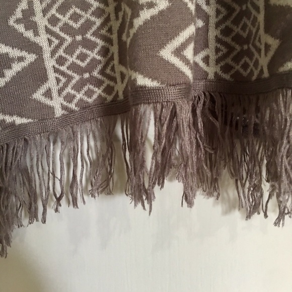 Skies Are Blue | Gray Aztec Sweater - Picture 4 of 7